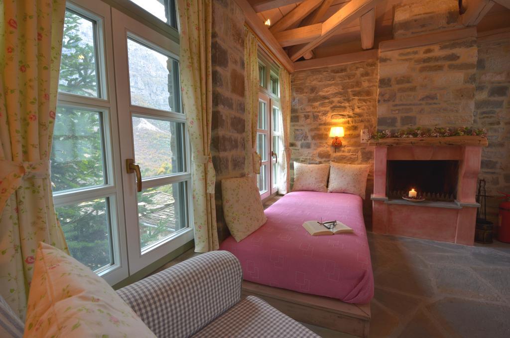 Papaevangelou Hotel Papingo Buitenkant foto